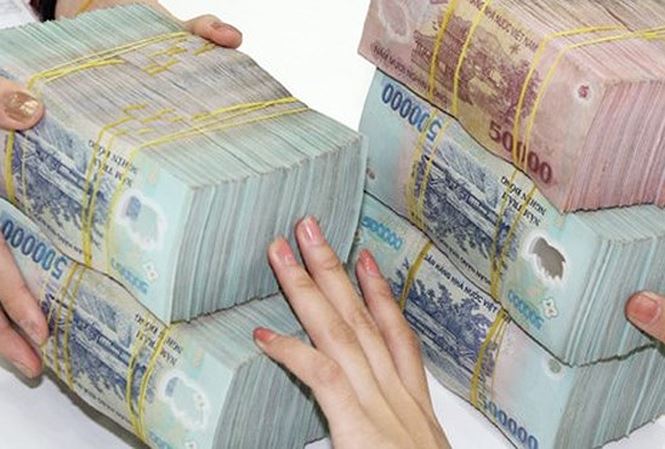 Ngân hàng đua khuyến mại 'hút' tiền gửi có đáng ngại?